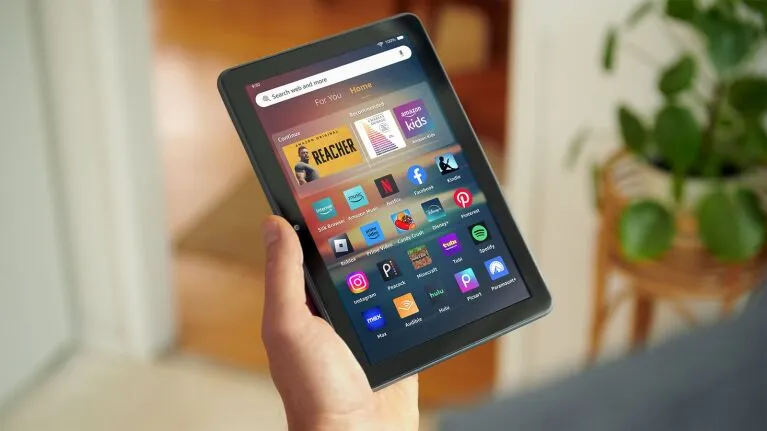 Az új Fire HD 8 tabletek már elérhetők fekete, hibiszkusz és smaragd színekben